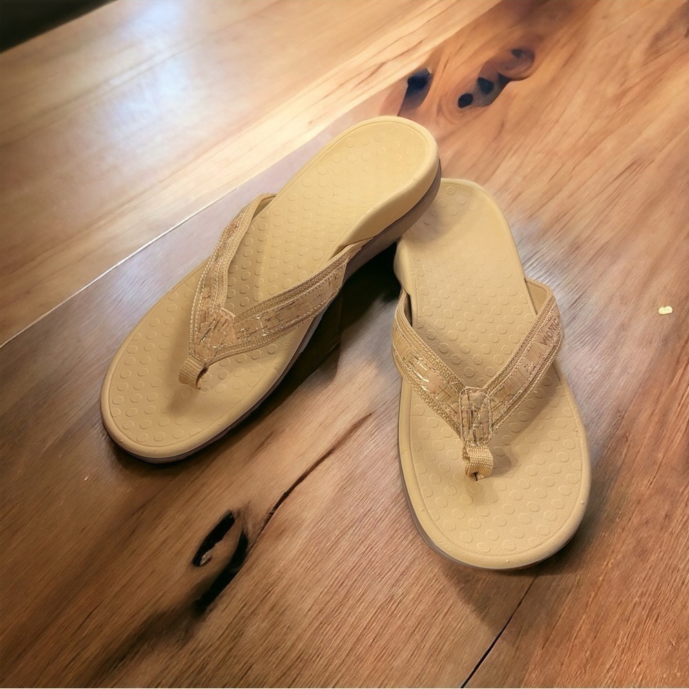 Vionic Tide II Flip Flops Bronze
Metallic Bamboo Sandals
Womens Size 10 - Picture 2 of 9